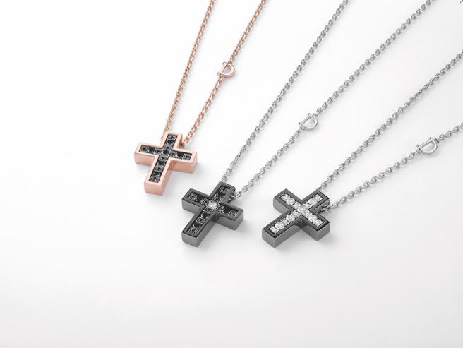 在韓國賣到缺貨的Bellepoque Cross十字架項鍊，是DAMIANI台北101店的鎮店之寶 。（DAMIANI提供）