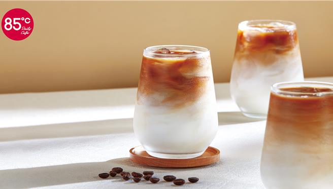 85℃全台門市28日當天全時段大杯咖啡系列買二送一。（85℃提供／朱世凱台北傳真）