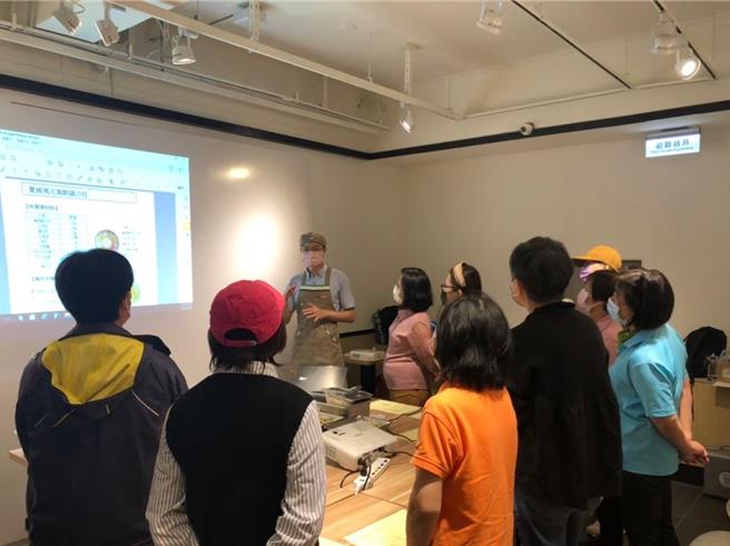 5050壮世代就业网络合作补助要点，提案内容可规划办理中高龄职场见习体验活动。（桃竹苗分署提供／蔡明亘桃园传真）