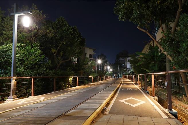 嘉义市「嘉油铁马道」夜间光环境完工后情形。（廖素慧摄）