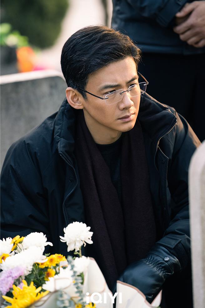 白敬亭求突破《南来北往》一路演到50岁。（爱奇艺国际站提供）