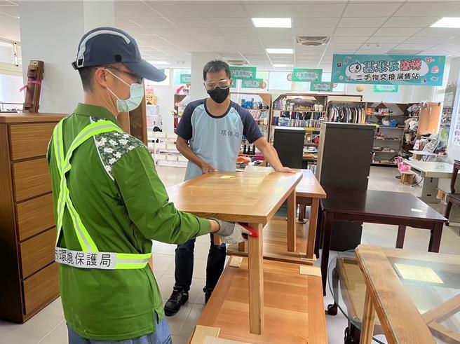 基隆市环保局29日将提供一批再生家具供基隆市殡葬所的家属休息室使用。（基隆市政府提供／张志康基隆传真）