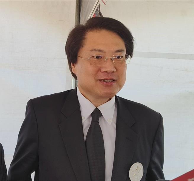 内政部长林右昌今天到嘉义县，再谈台中市政府标售抵费地。（廖素慧摄）