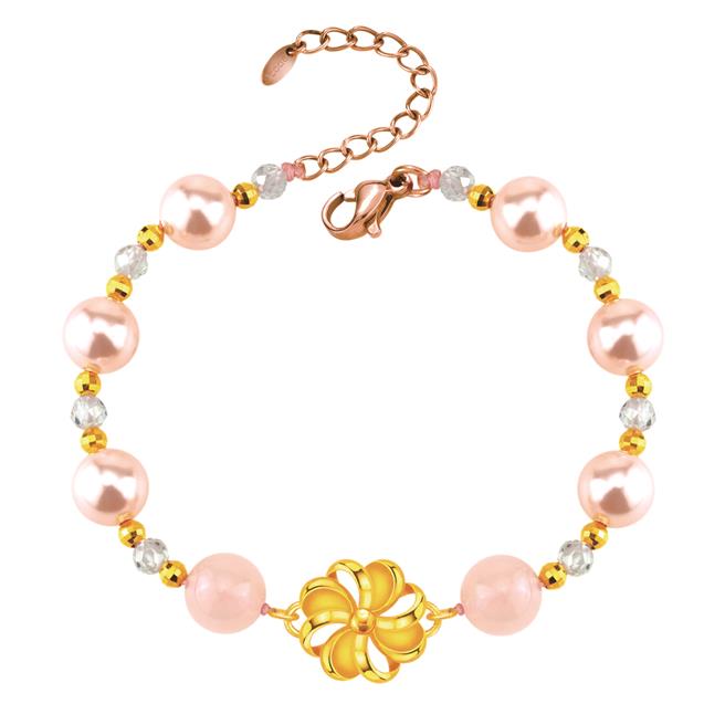 大葉高島屋1樓的J’code真愛密碼「真愛花旋硬金寶石手鍊」，原價9700元、特價9200元。（大葉高島屋提供／朱世凱台北傳真）