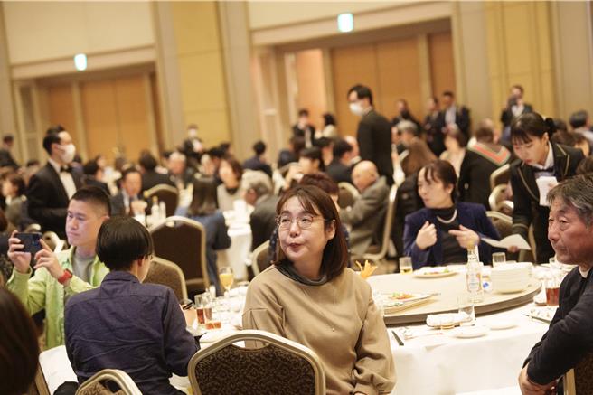 餐會播放高雄城市影片「高雄製造」引熱烈迴響，不少日本朋友表示希望能親訪高雄。（高市府行國處提供）