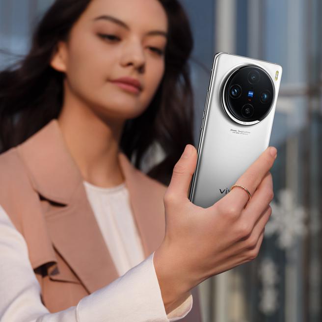 vivo 台湾成为X100 Pro新色「白月光」海外首发市场，即日起至3月11日开放预购，除了送好礼，搭配旧换新方案最高再折5000元。（vivo提供／古明弘台北传真）