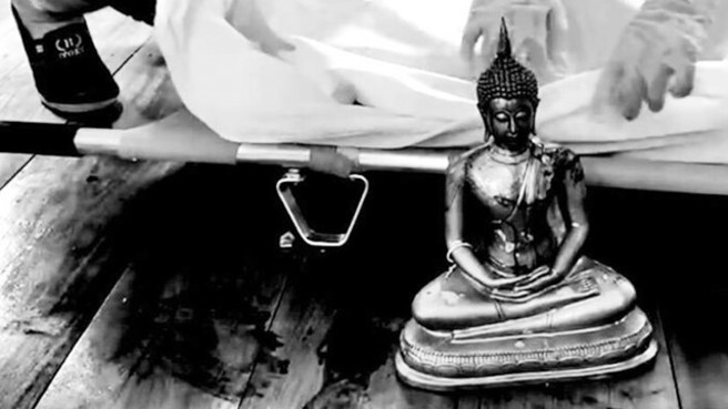 泰国男子捣毁佛像，却被佛像刺死。（图／翻摄X）  