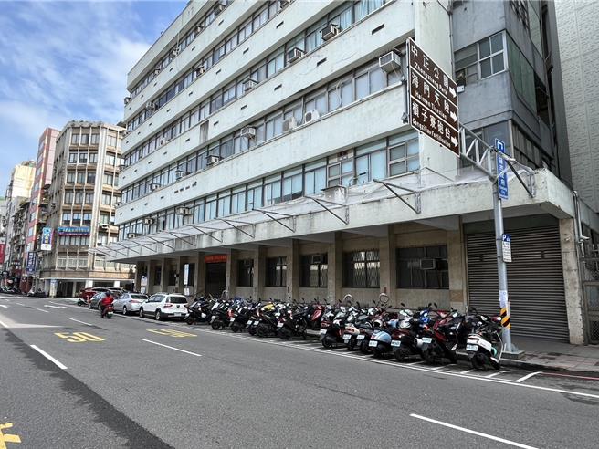 基隆市政府承办教育部的全国音乐大赛，3月1日至15日期间，基隆市中正路、义一路及明德一路等路段的路边停车格都暂停开放。（张志康摄）