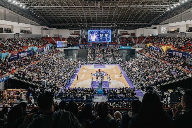 攻城狮28日主场赛事7400名球迷进场，本季首度票房满场。（新竹御顶攻城狮提供）