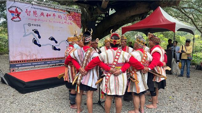台東縣延平鄉布農族人以八部合音揭開活動序幕。（蕭嘉蕙攝）