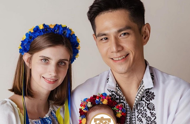 祖雄与佳娜喜迎宝贝爱女内内。（图／herotai_official Instagram）