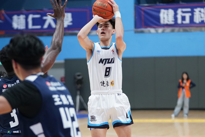 台湾艺大菜鸟徐堂琪贡献全队最高14分。（大专体总提供）