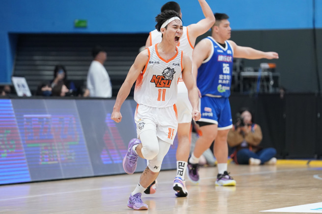 国体陈力生投进4记三分球，全场轰28分刷新个人UBA新高，并传出6助攻。（大专体总提供）