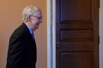 震撼彈！美參院共和黨領袖麥康奈哽咽請辭 自曝「最後一根稻草」