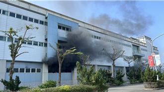 台南「康那香」不織布工廠 竄火冒濃煙！急疏散上百位員工