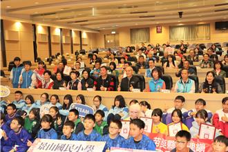 参加科技竞赛表现优异 锺东锦颁奖表扬绩优学校选手