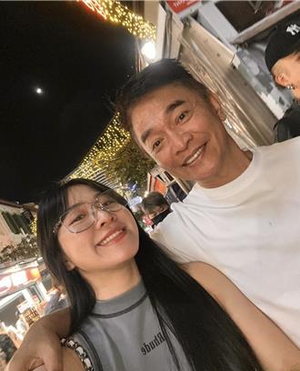吳宗憲罕見同框三女兒 網認證「超高顏值」真實面貌曝光