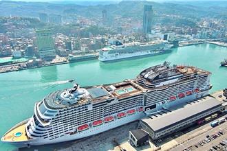 229基隆港迎來「雙輪會」 單日進出港破1.4萬人