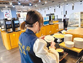 火鍋名店驚見蟑螂蔥花 客腹瀉 高市衛生局令停業消毒 今複查