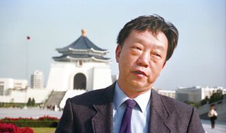 深耕表演藝術 胡耀恆為戲劇寫史