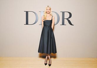 东西美女Dior比俏