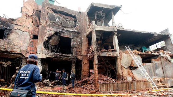 桃园万达公司因搬运烟火不慎，在新北市五股新兴堂香铺前引爆，造成4死38伤惨案。（图／报系资料照）