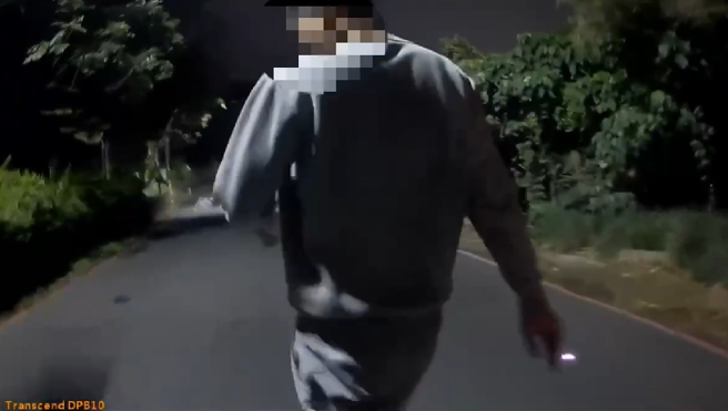 醉男袭击女警 身分曝光！与「夜店杀警案」犯嫌万少丞有关。(翻摄画面)