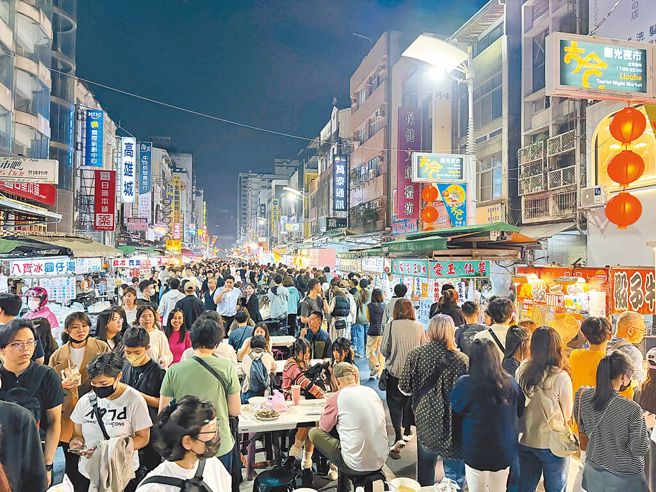 台湾夜市文化兴盛，若东西好吃，月赚6位数不是问题。（示意图。高雄市经发局提供）