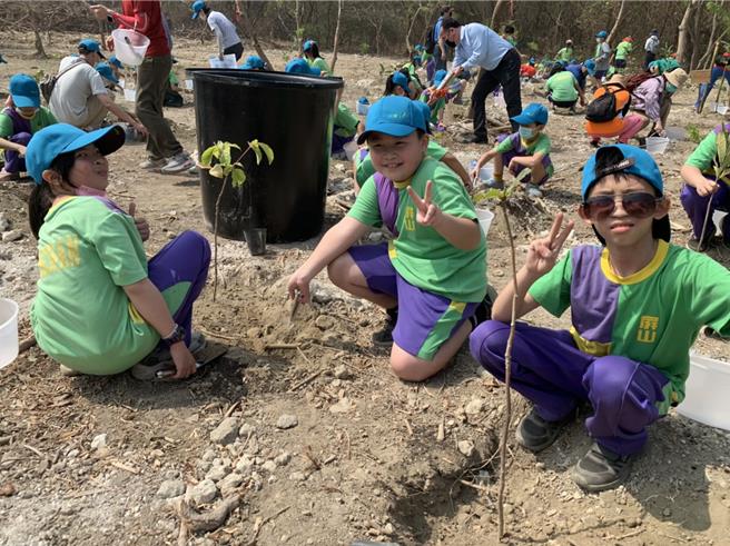 高屏澎地區植樹贈苗活動開跑！趕緊手刀報名去。（農業部林業及自然保育署屏東分署提供／林雅惠高雄傳真）