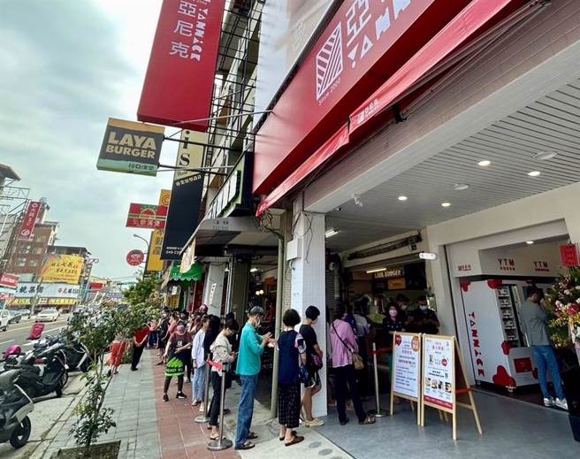 亚尼克的生乳卷对手「G老板编哥」今天在脸书解释他是如何弄倒亚尼克门市。(资料照)