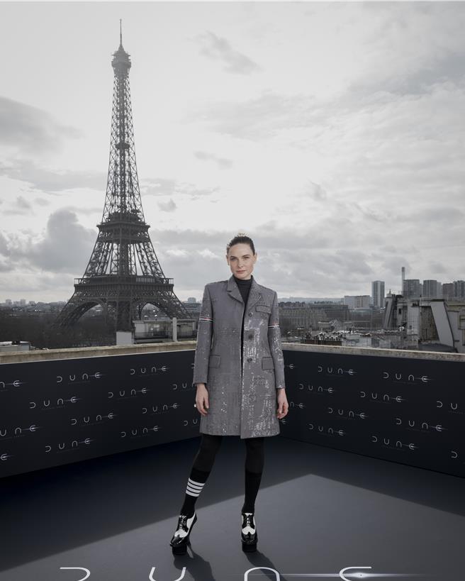 蕾贝卡弗格森近期忙着宣传《沙丘：第二部》。（华纳兄弟提供）