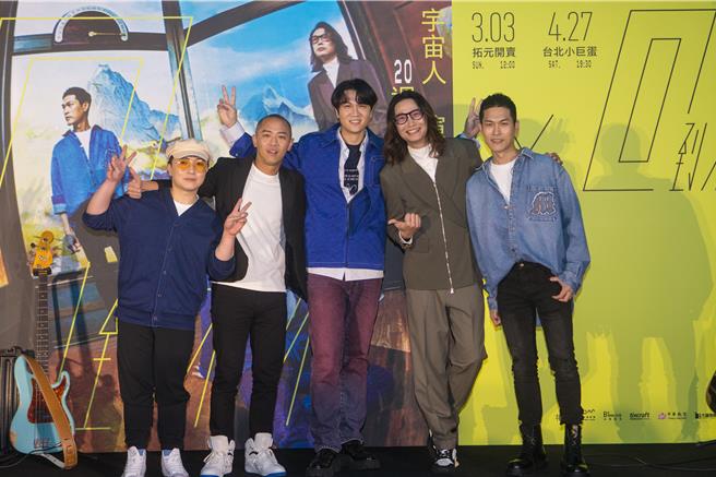 宇宙人今舉辦「α：回到未來」演唱會開賣記者會，前團員魏胖(左起)、A達到場助陣。（鄧博仁攝）