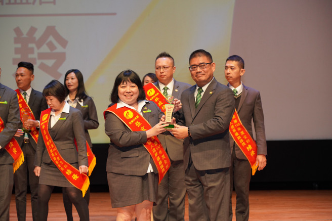 
张宜羚店东投身有巢氏房屋近20年，今年立下店年度业绩破亿目标！图片来源：永庆房产集团
