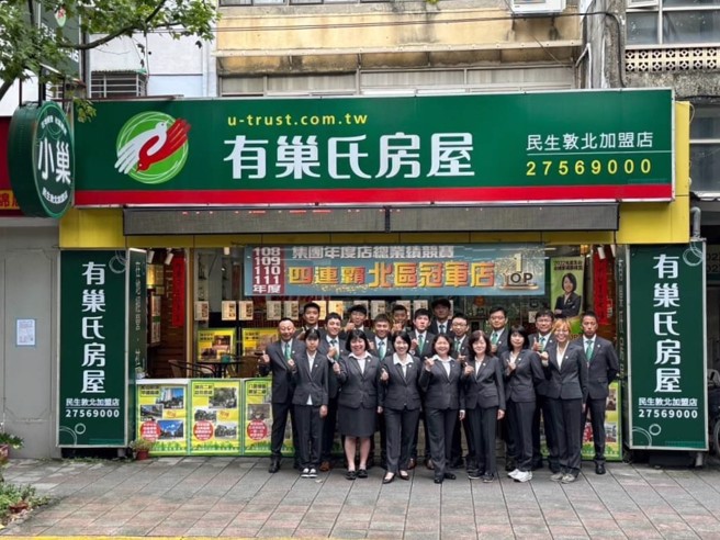 
在地深耕近20年，加盟店伙伴茁壮成长，多位成员达成千万经纪人里程碑！图片来源：永庆房产集团
