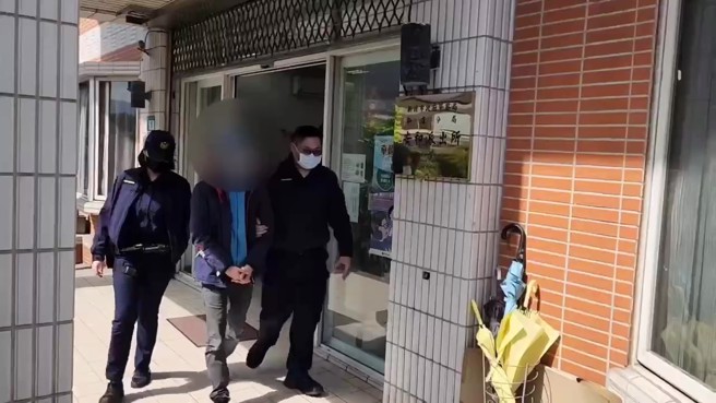 询后李男依违反枪弹条例、诈欺、窃盗、行使偽造货币等罪嫌移请臺北地检署侦办。（翻摄画面）