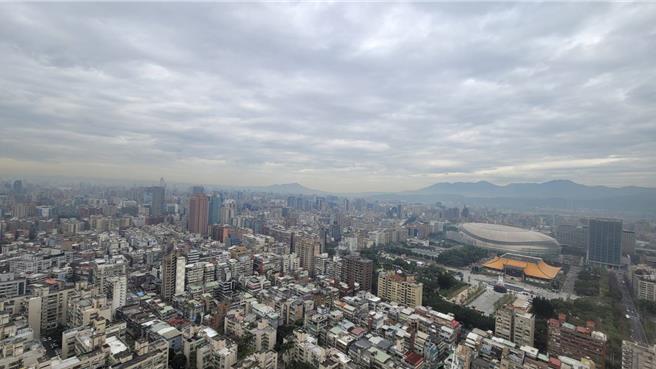 内政部29日公布虚坪改革方案，中华民国不动产开发公会全联会理事长杨玉全直言，法令改变幅度如果过大，对整合中的都更危老案以及招商中的公办都更、促参案，在合建条件及财务计算上都会投下变数。(王莫昀摄)