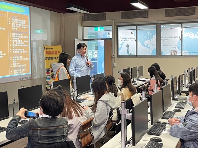 中国科技大学财务金融系张清模老师介绍「金融科技面面观」。(照片/中国科技大学提供)