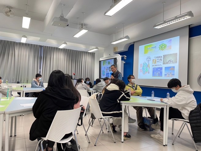 中国科技大学财务金融系彭贞固老师介绍「理财机器人实务」。(照片/中国科技大学提供)