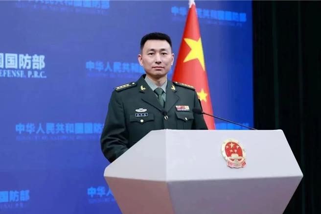 大陆国防部新闻局副局长、国防部新闻发言人张晓刚。（大陆国防部官网）