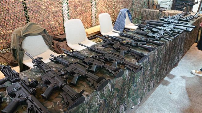 輕兵器陳展。（三芝區公所提供／張鎧乙新北傳真）