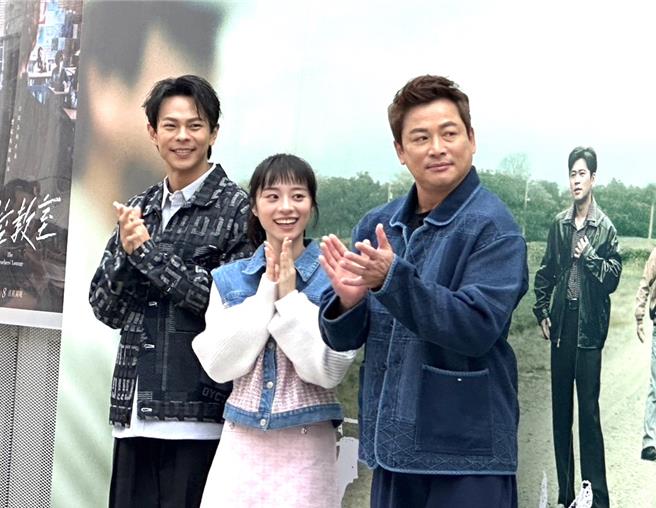 江宏恩（右起）与许莉廷、孙绽出席《盐水大饭店》首映会。（公视台语台提供）