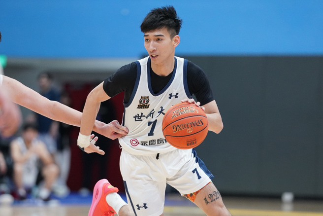 世新大学张俊生全场投进5记三分球得到20分。（大专体总提供）