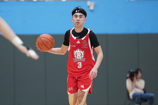 台湾师大魏芃禾飙7记外线攻下23分，加码传出6助攻。（大专体总提供）