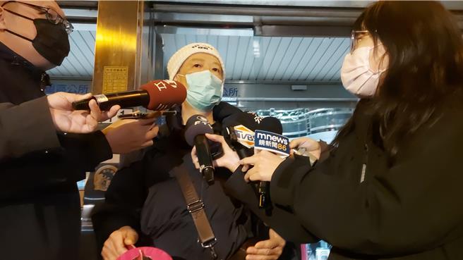 陳姓住戶受訪。（張鎧乙攝）