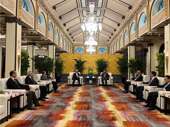 國民黨副主席夏立言一行今晚間在上海和平飯店與國台辦主任宋濤會面。（文傳會提供）