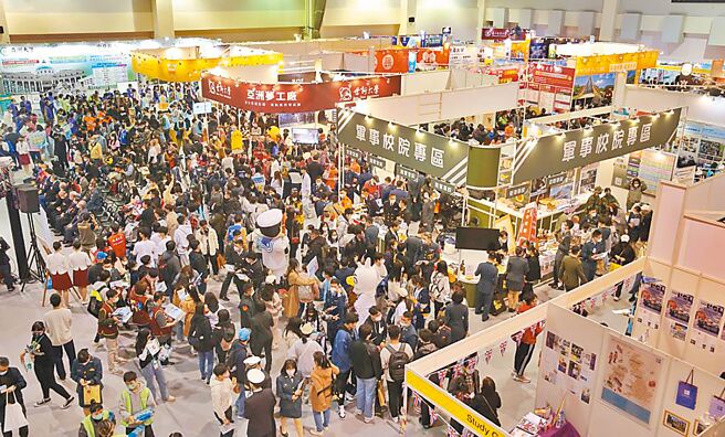 旺旺中时媒体集团将于3月2、3日在台北、高雄同步举办「2024大学暨技职校院多元入学博览会」，图为去年状况。（本报资料照片）