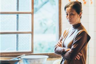 方文琳扮老超敬業！臉手都塗黑、連「曬斑」都連戲