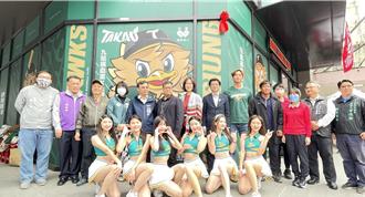 吸引年輕人挽袖捐血 職棒台鋼雄鷹主題捐血室啟用