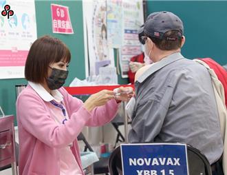 新冠疫情再起籲長者接種疫苗 北市衛生局加碼贈百元商品券