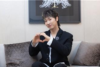 张佑赫自豪上班路文化从H.O.T.开始 「被讚比SJ银赫帅」笑回：我知道